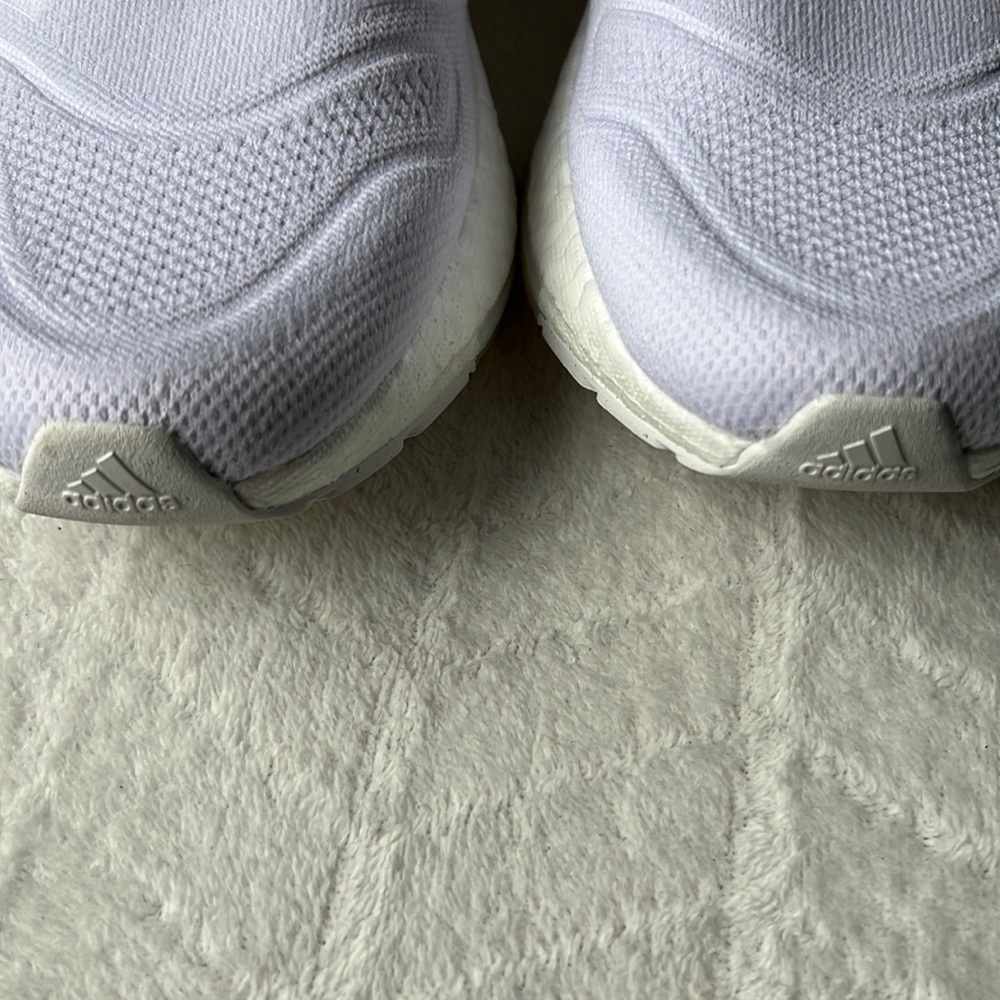 Adidas Ultraboost 22 Shoes - Picture 14 of 15